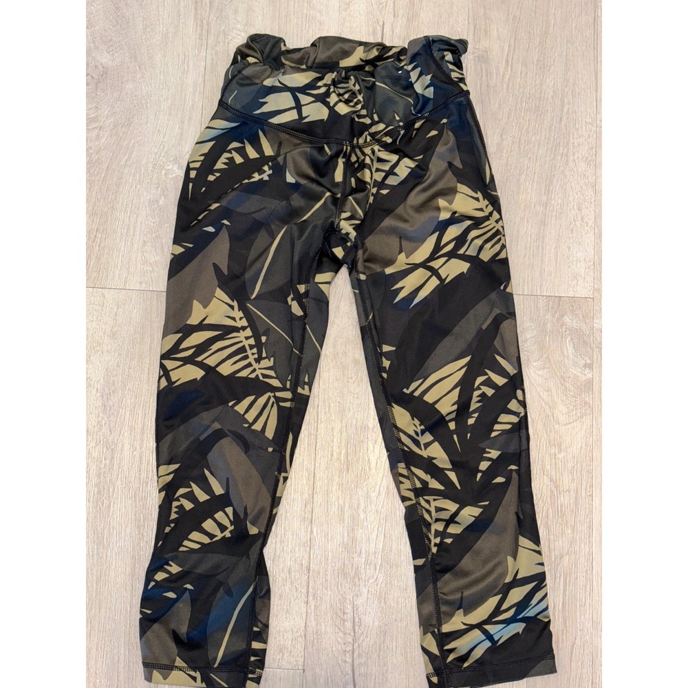 Gapfit GFast Capri‎ Leggings Womens Medium Olive Black Leaf Print Athleisure